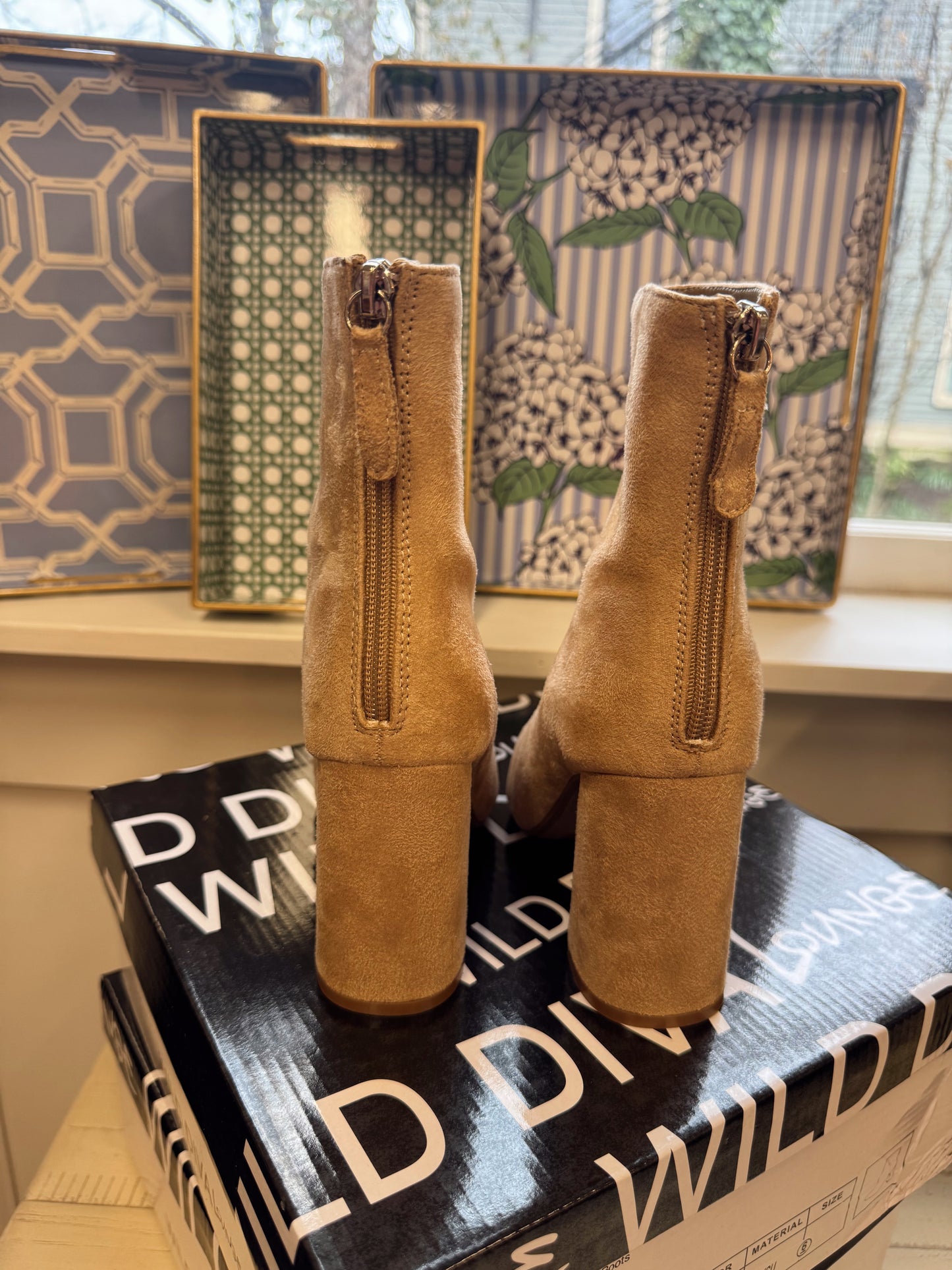 Natural Suede Sleek Design Boots