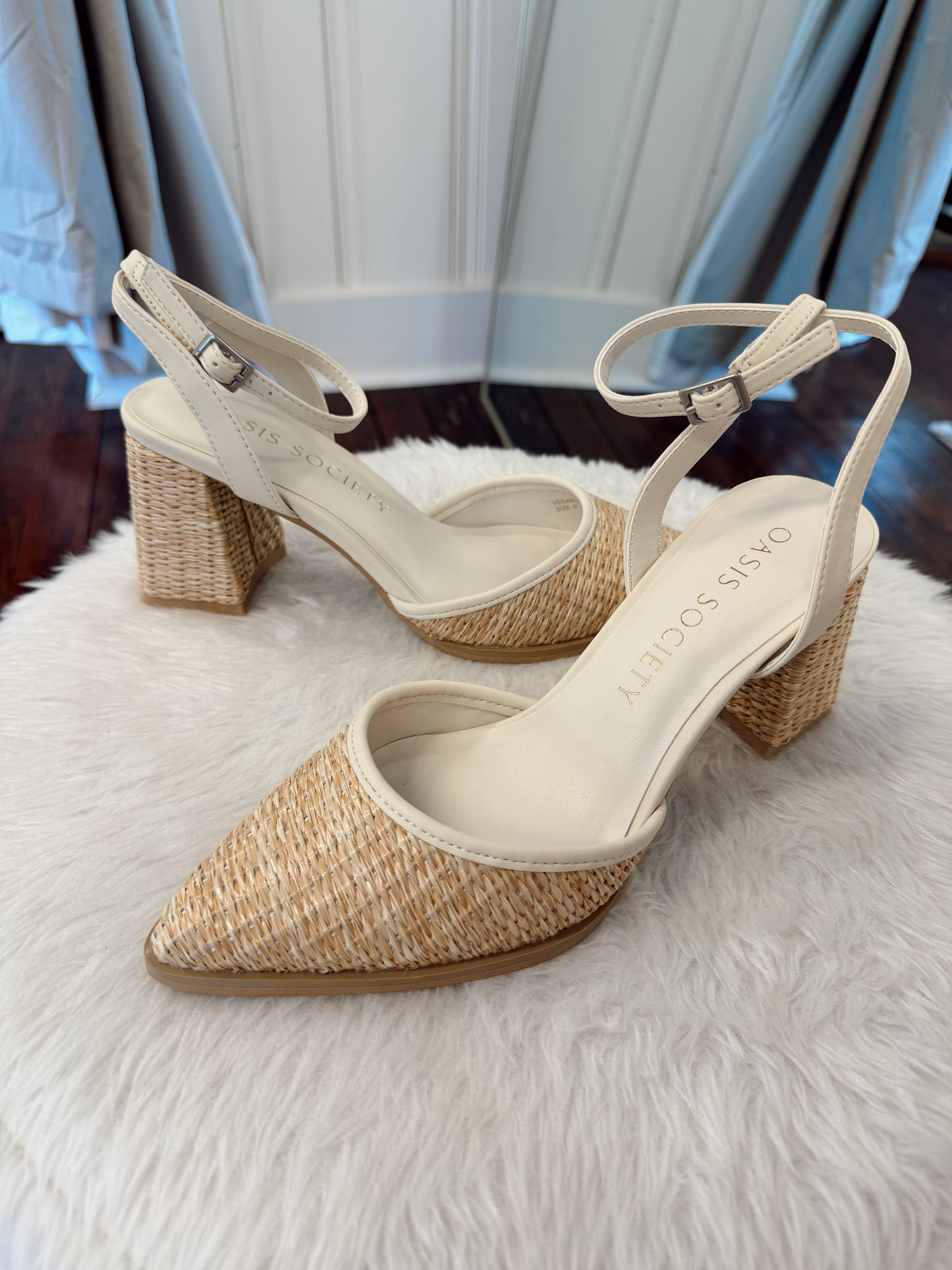 The Princess Natural Pointed Toe Heel