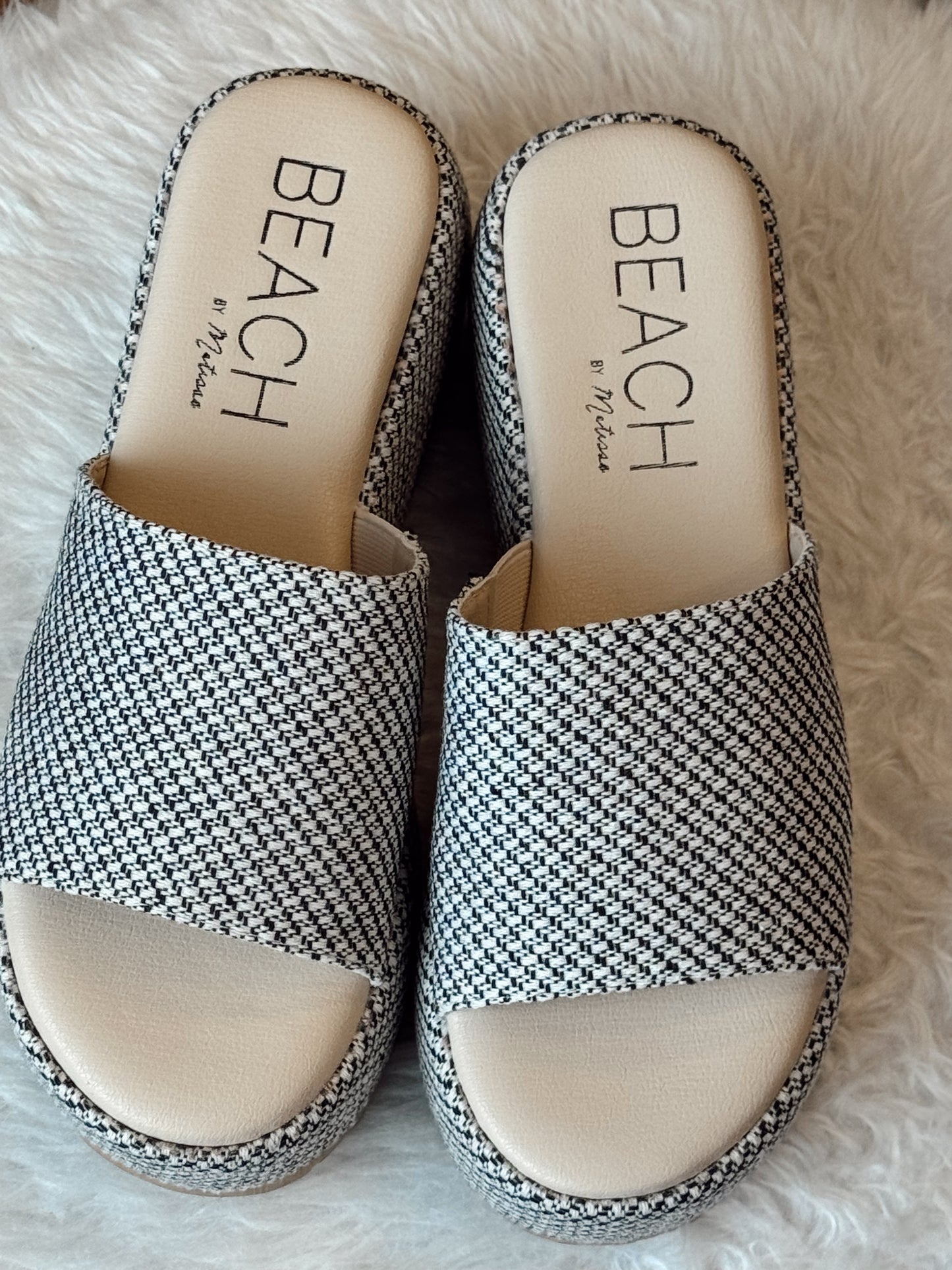 Pismo Black & White Platform Slides
